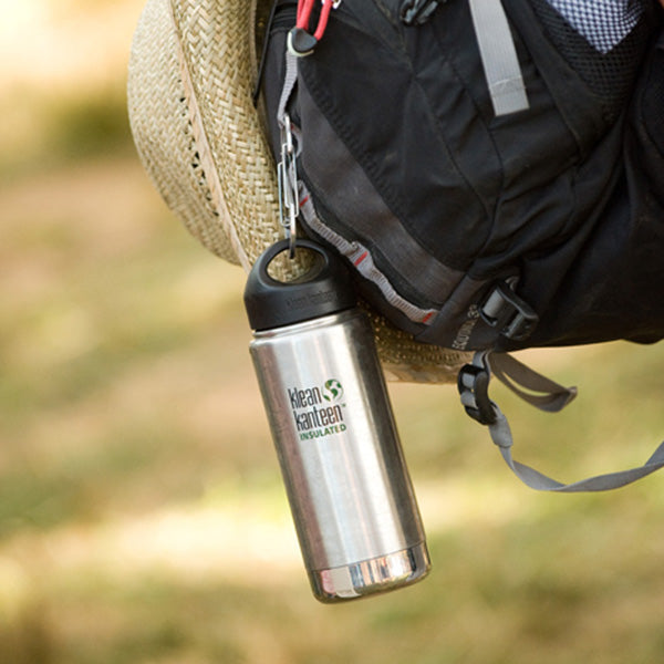 steel-s-biner-3-u8 carabiner_steel_bottle_backpack_lifestyle_dd4fef2d-f5d2-4f32-ac05-c706bd6b518e.jpg