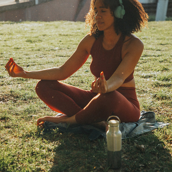 12oz-rise-reflect-with-bamboo-cap-q3 16oz_rise_reflect_yoga_park_headphones_square.jpg