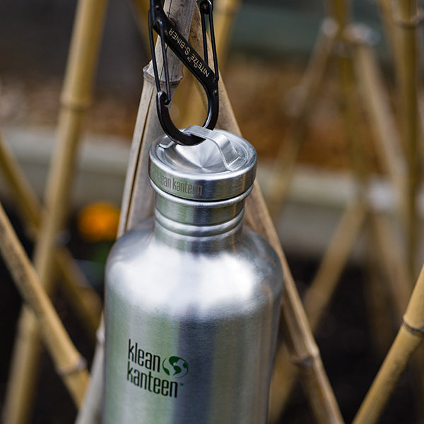 classic-steel-loop-cap-d4 40oz_bottle_steel_loop_cap_lifestyle.jpg