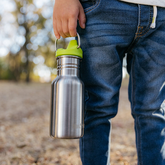 classic-kid-sippy-cap-u6 K12CNSIPPY-BS-kids_sippy_bottle_carry_lifestyle_f9e24b84-a0ae-465d-aad5-3c60c5592b7d.jpg