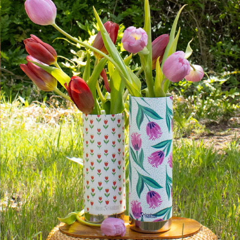 16oz-tkwide-with-cafe-red-tulips-l7 bottles_seasonal_spring_flowers_2_square.jpg