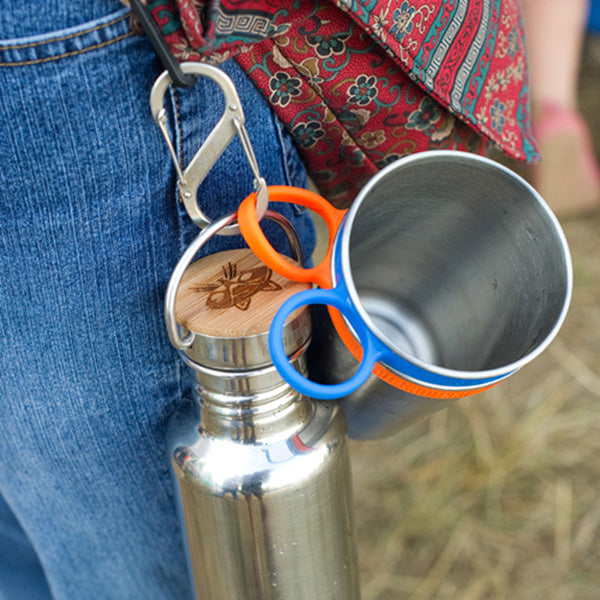 steel-s-biner-3-u8 carabiner_steel_clip_bottle_lifestyle_f9a2dad1-cd06-4894-b3ff-13476b2b5a87.jpg