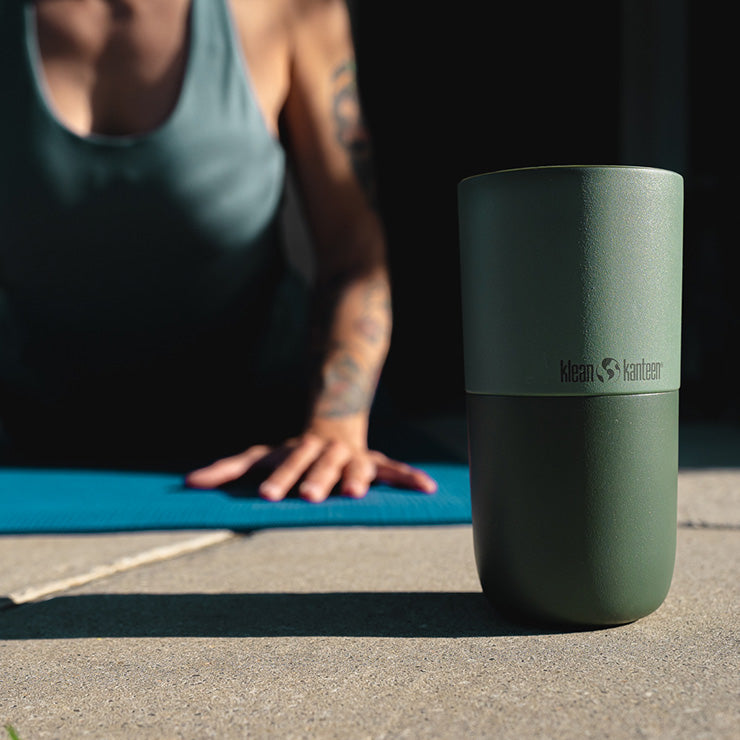 smoothie-set-m4 smoothie_kit_rise_tumbler_seaspray_closeup.jpg