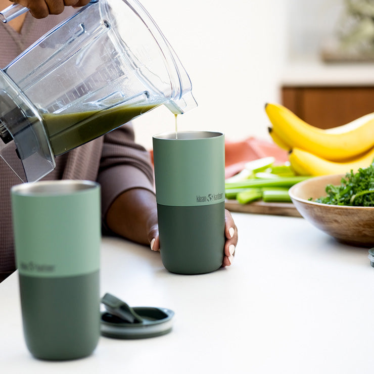 smoothie-set-m4 smoothie_kit_rise_tumbler_smoothie_pour.jpg