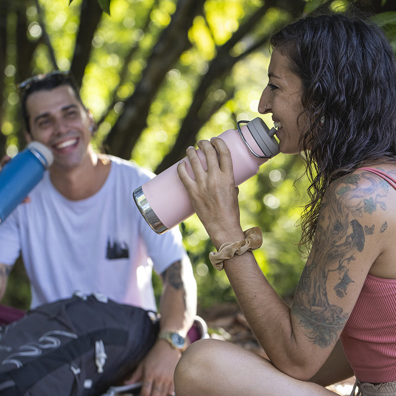 32oz-tkwide-with-twist-cap-y6 tkwide_32oz_insulated_bottle_twist_costarica_couple_drink_square.jpg